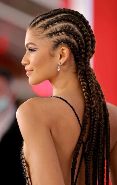 CurlsQueen blog-6 Celebrity Styles with natural hair extensions for short hair